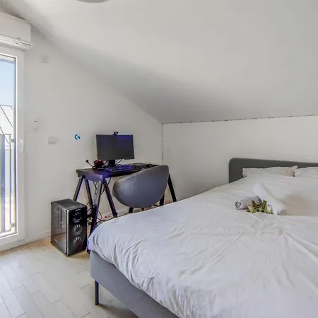 Exceptional Duplex With Terrace And Jacuzzi - - Welkeys Châtillon